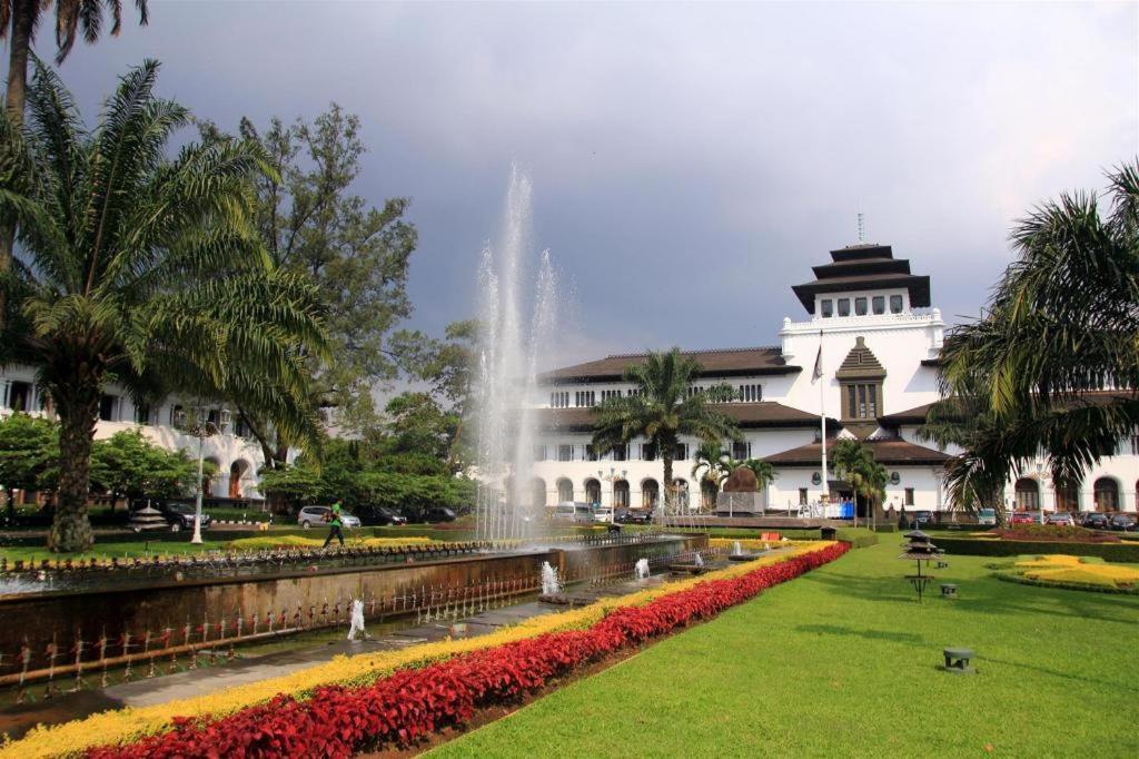 Hotel Tibera Taman Cibeunying Bandung Eksteriør billede