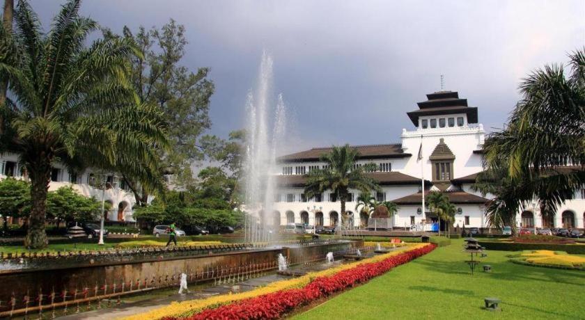 Hotel Tibera Taman Cibeunying Bandung Eksteriør billede