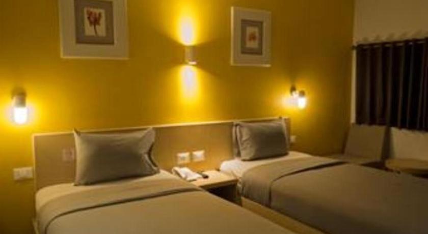 Hotel Tibera Taman Cibeunying Bandung Eksteriør billede