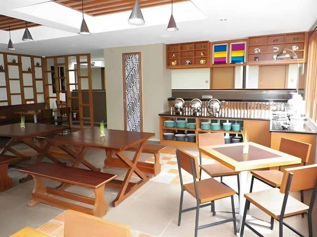 Hotel Tibera Taman Cibeunying Bandung Eksteriør billede